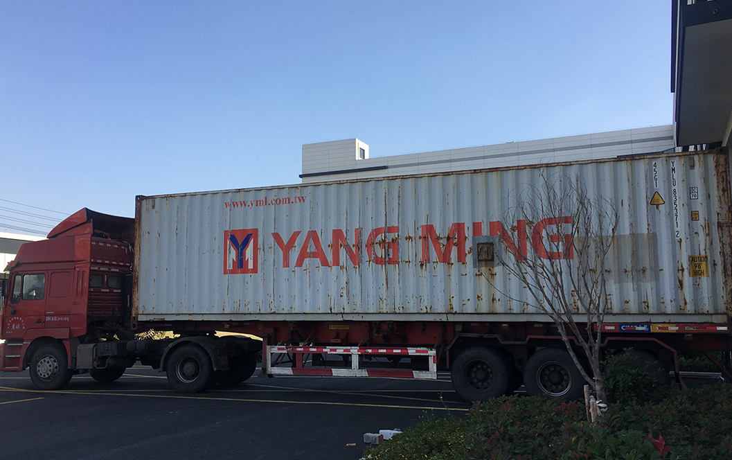 25臺(tái)和面機(jī)裝柜發(fā)往沙特